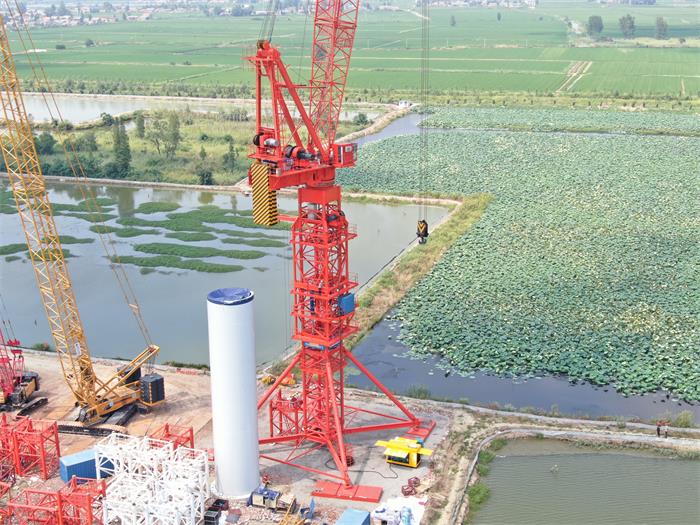 高塔架風機用自立塔吊液壓頂升系統