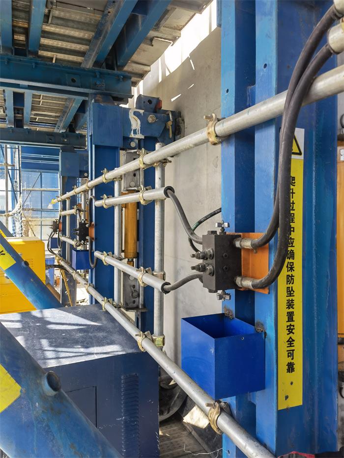 智能爬模液壓及電控系統