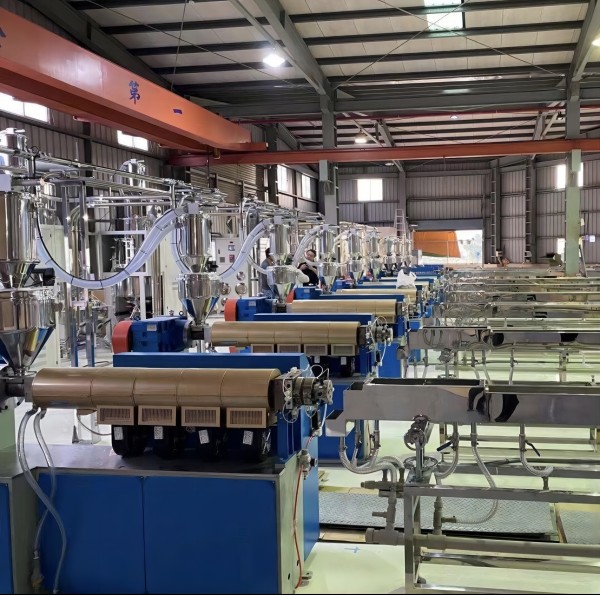 中國臺灣客戶10條環保可降解吸管生產線