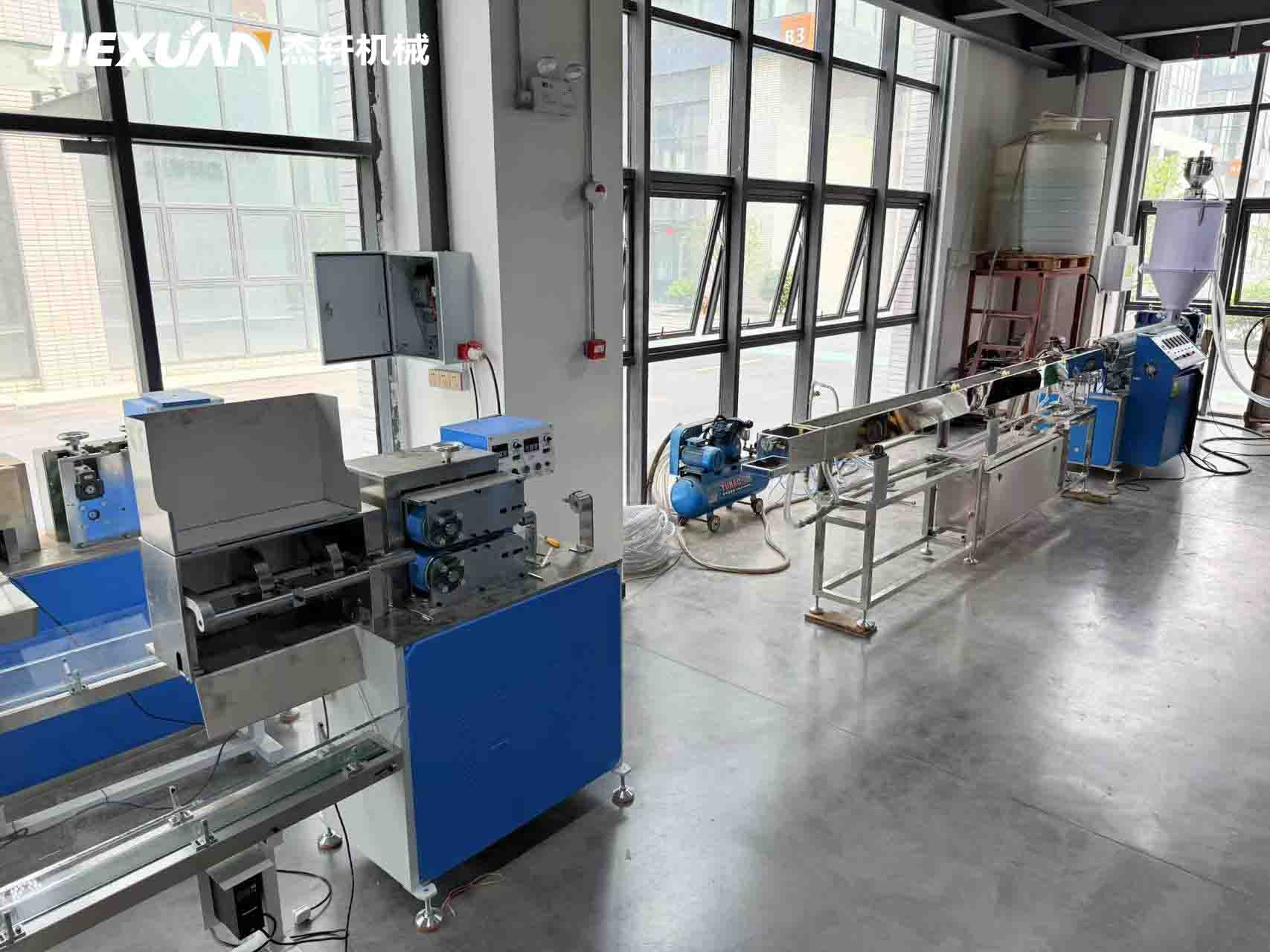 ?南京杰軒機械：三孔咖啡棒吸管擠出生產線