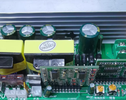 逆變器電路板螺絲擰緊