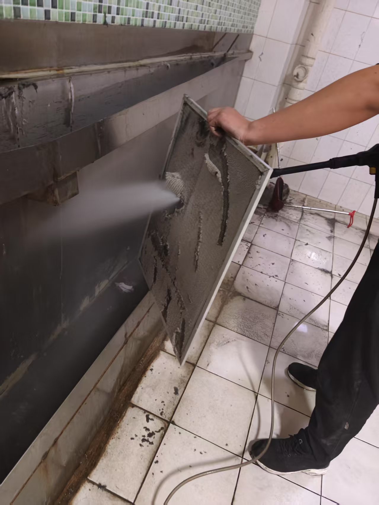 冷水機組年度保養：確保高效穩定運行的關鍵措施