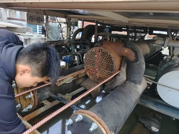 冷水機(jī)組年度保養(yǎng)