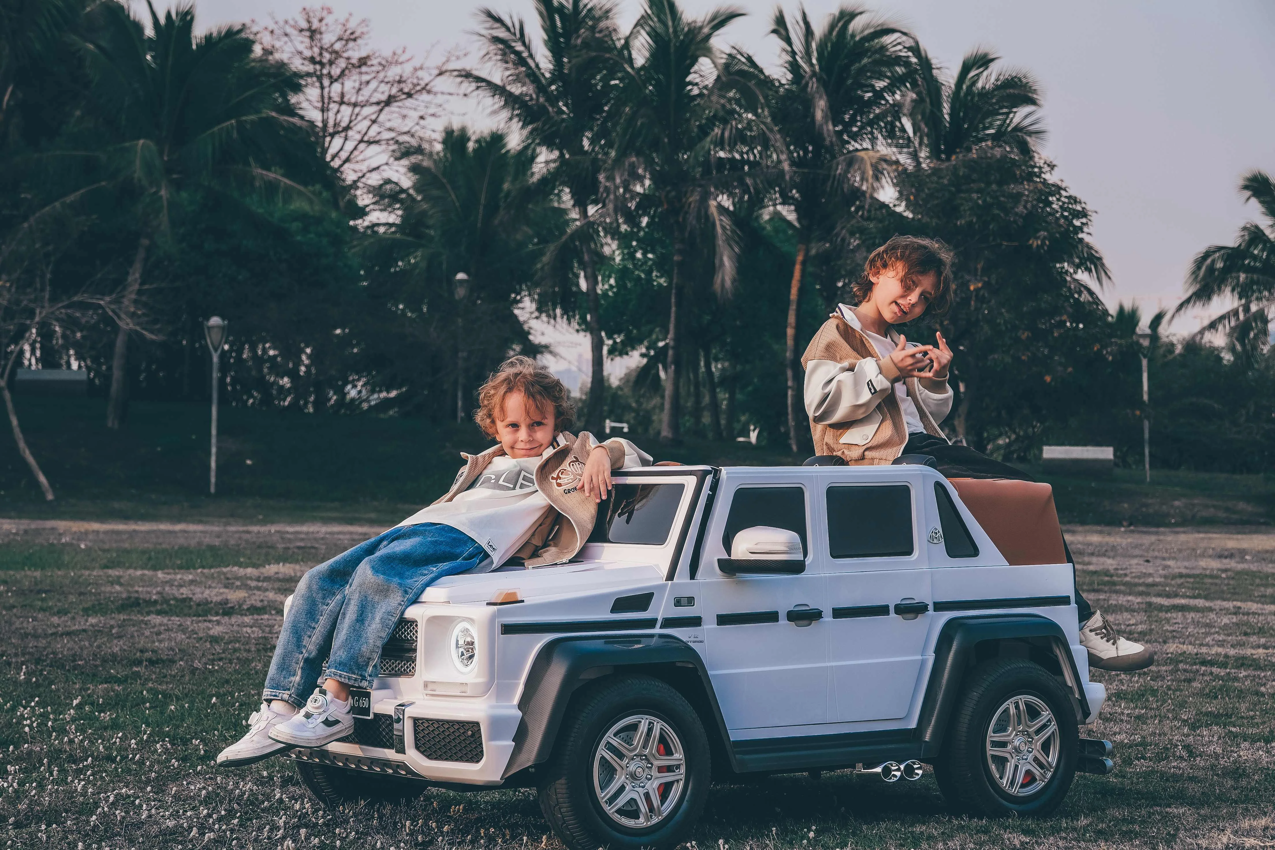 奔馳大G，承載少年的越野夢,不必等長大，現在就去征服每一片草坪.