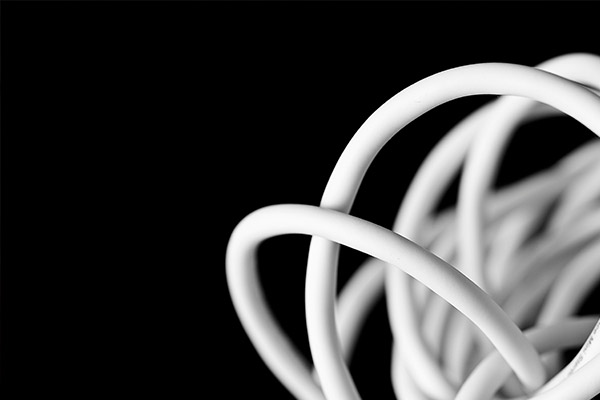 高柔性拖鏈電纜：工業自動化中的靈活動力傳輸解決方案