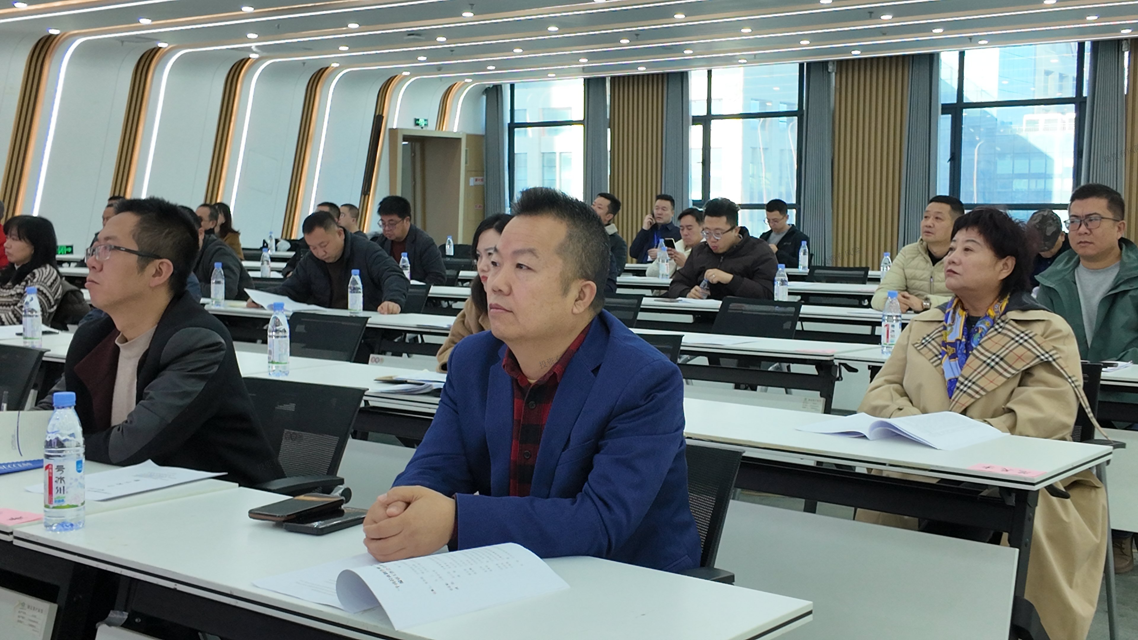 赋能拉面匠心！“牛肉拉面制作师” 国家职业标准编审会召开 汇峰牛肉面受邀献智 新闻简介