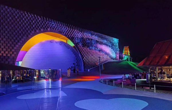 舞臺設備廠家：數字化智能吊掛系統在中小型劇場中的安全冗余設計