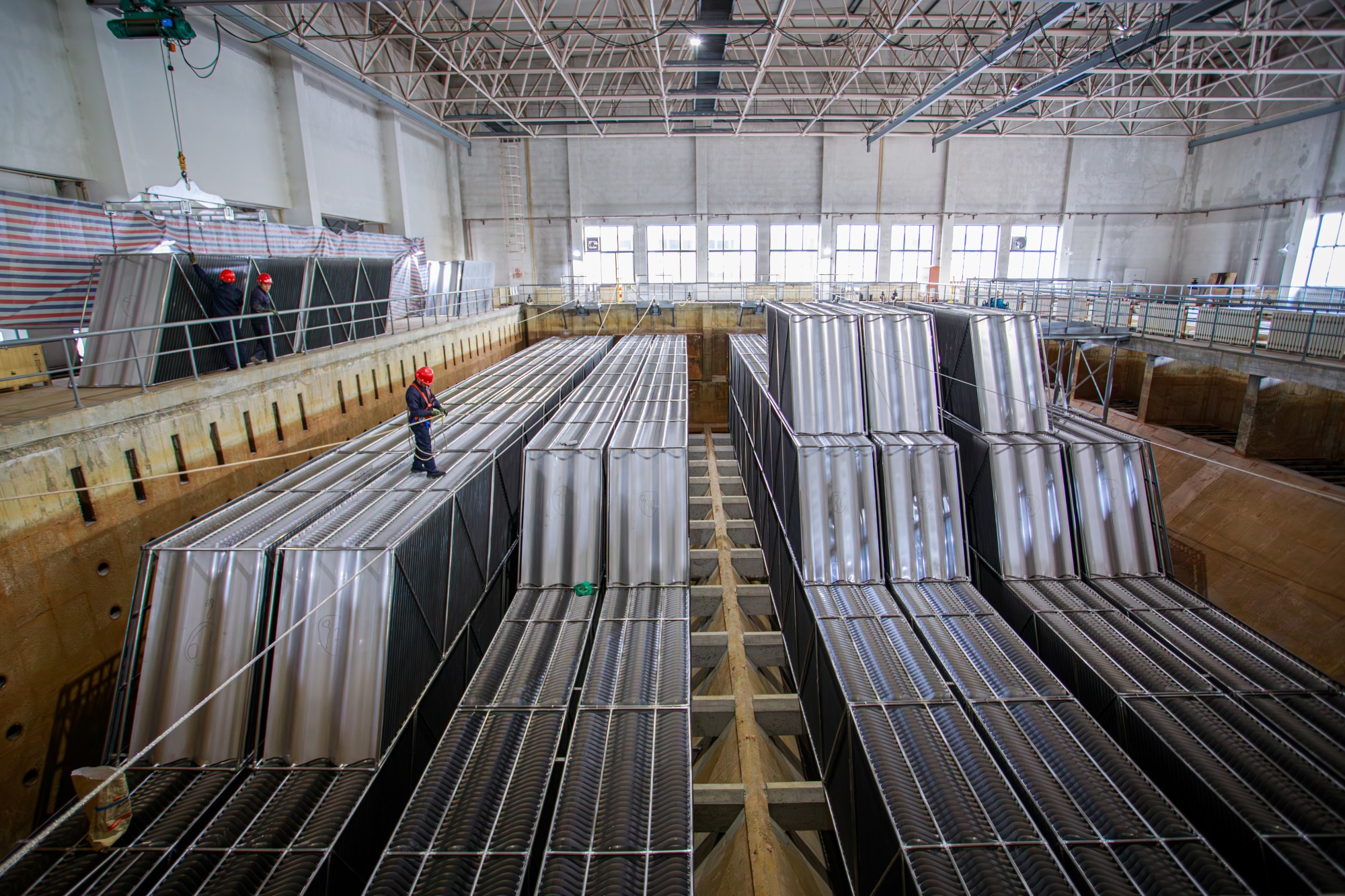 北京九廠超長棱形框架不銹鋼波形斜板項(xiàng)目