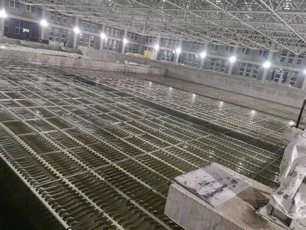 側向流牽拉式斜板