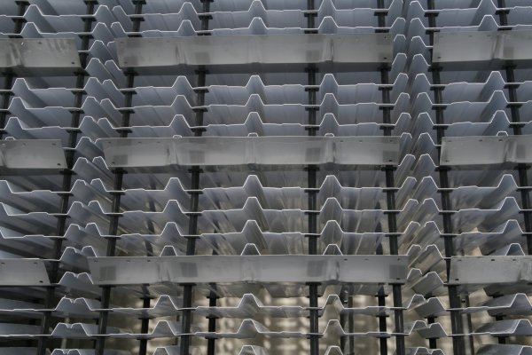 側向流牽拉式斜板