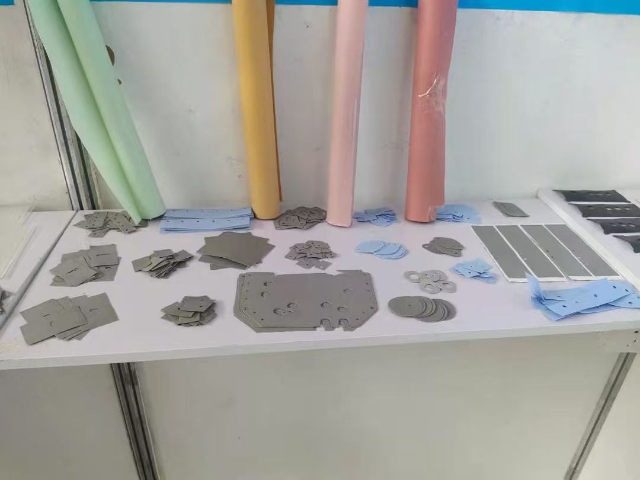東莞散熱矽膠布工廠直銷 東莞市華諾絕緣材料科技供應(yīng)