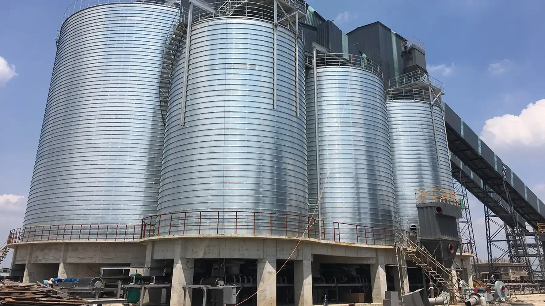 Sand and gravel aggregate
411a3cae592042dc62a2fff5030592b3