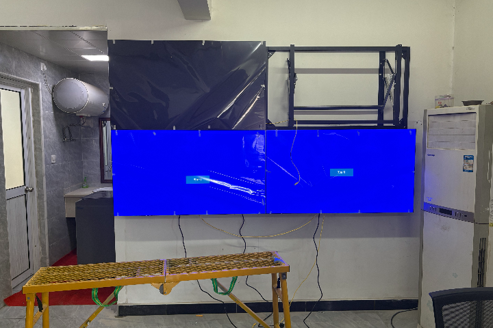 上海高透風(fēng)性LED透明屏報價 歡迎來電 上海碩百光電供應(yīng)