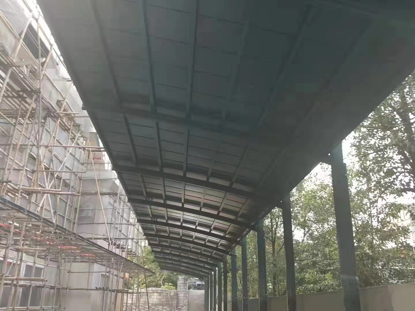 單邊車棚