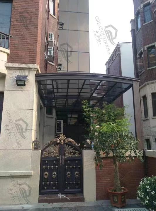 合抱車棚