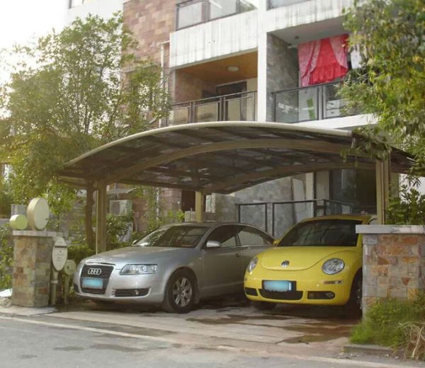 合抱車棚