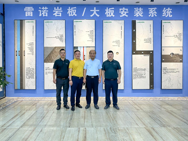 【企业动态】中国科学院高级工程师焦斌莅临雷诺瓷砖胶实地考察与指导