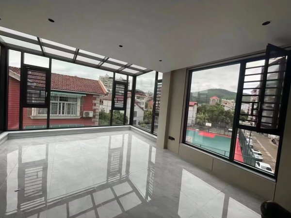 陽光房+封窗現(xiàn)場安裝案例