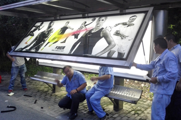 候車(chē)亭廣告燈箱