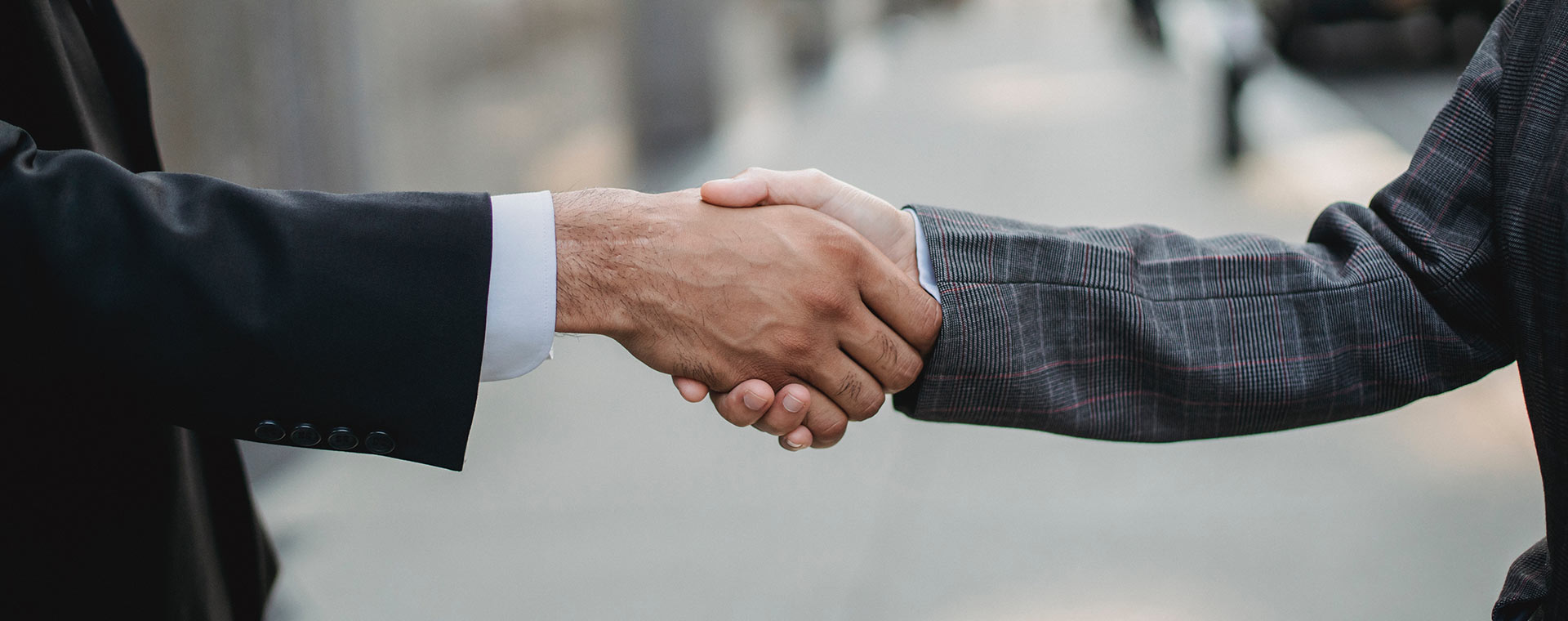 甘肅隴慧智能科技有限公司與甘肅衡勝建筑工程有限公司簽訂銷售合同