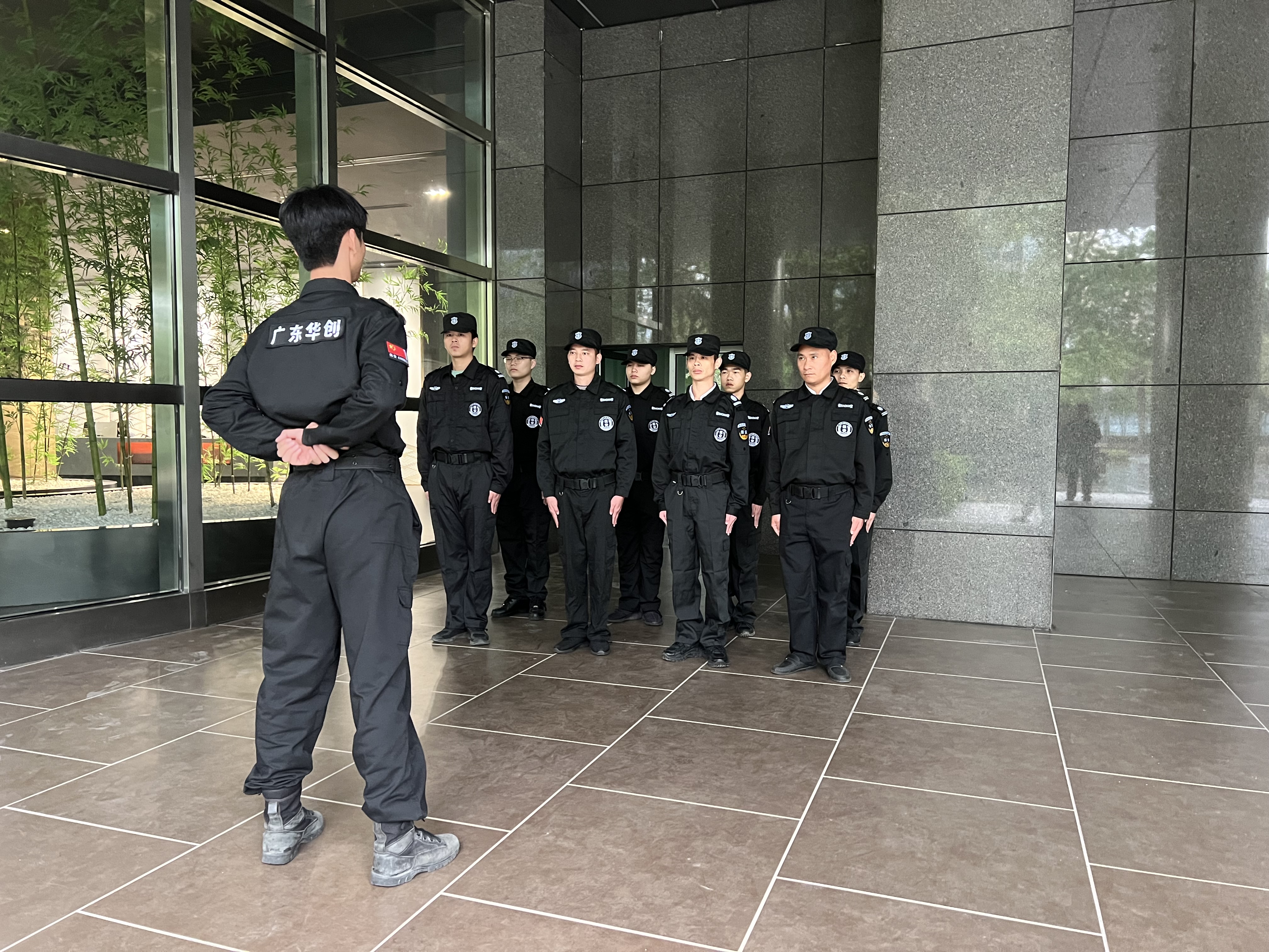 如何做好商場保安服務(wù)