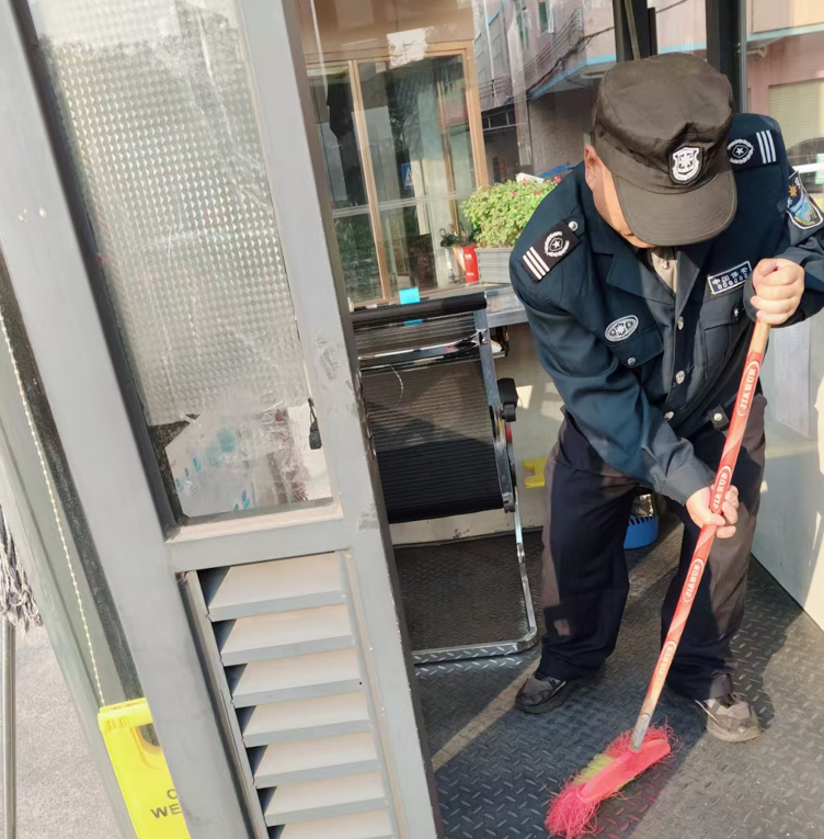 從崗?fù)で鍧嵖垂芾砩?jí)：廣東華創(chuàng)保安5S管理