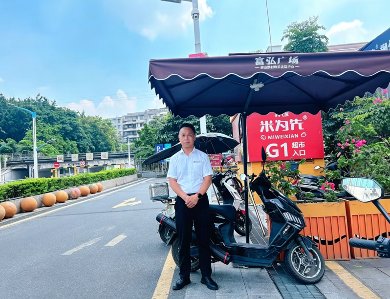 高溫堅守崗位 暖心履職顯擔當-廣東華創(chuàng)商場保安