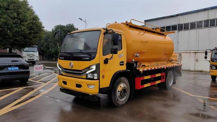 東風(fēng)大多利卡清洗吸污車