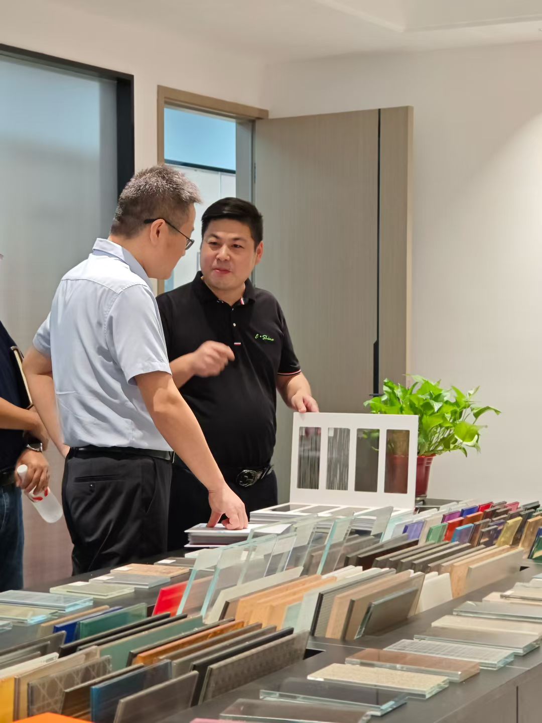 歡迎區(qū)政法委楊書記一行到我司蒞臨指導(dǎo)