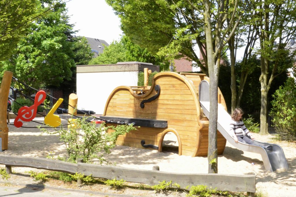 無動力游樂設(shè)施設(shè)計：融合自然與創(chuàng)意——廣東樂奧實業(yè)有限公司