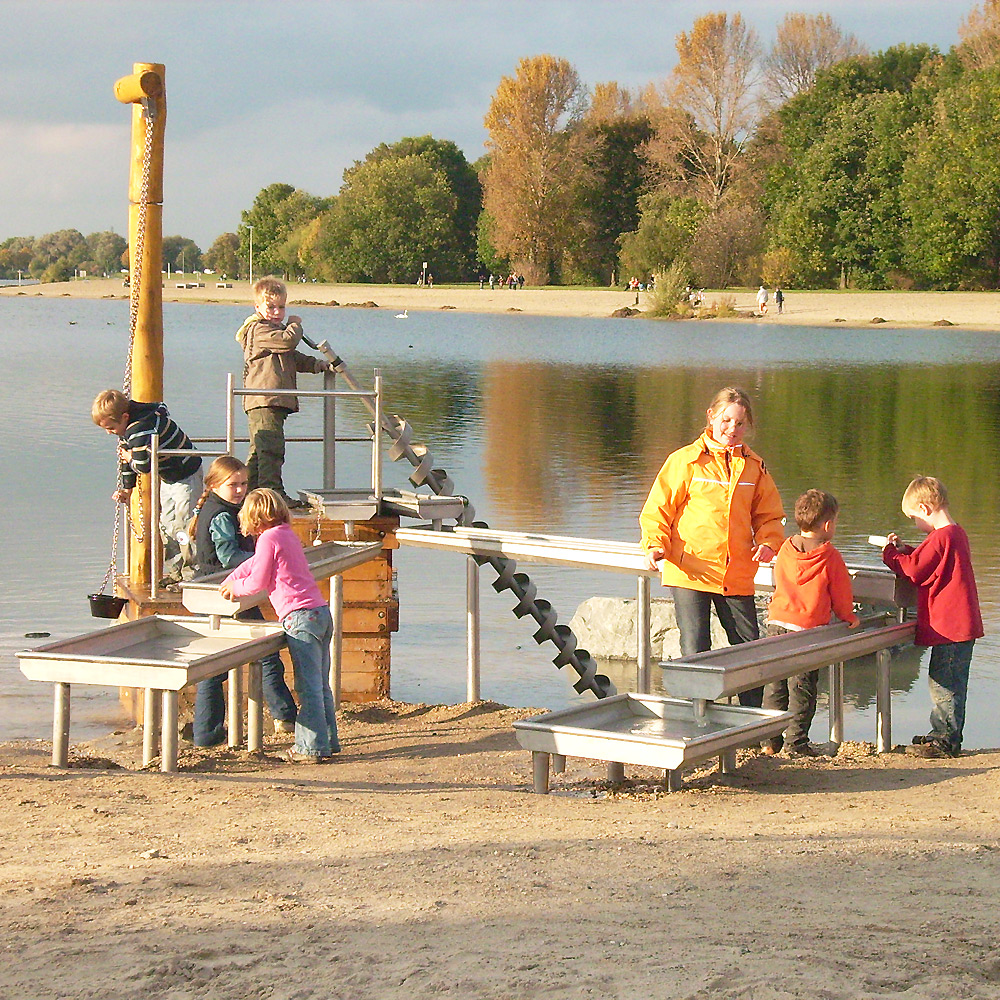 兒童友好型設(shè)計：無動力游樂設(shè)施的創(chuàng)新之路———廣東樂奧實業(yè)有限公司