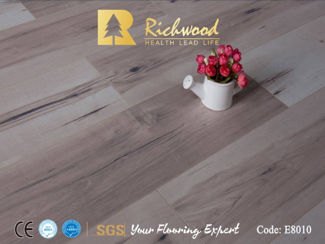 常州實(shí)木強(qiáng)化地板裝潢 歡迎咨詢 常州市潤(rùn)林裝飾材料供應(yīng)