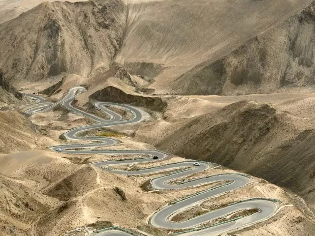 貴州過年游新疆跟團游