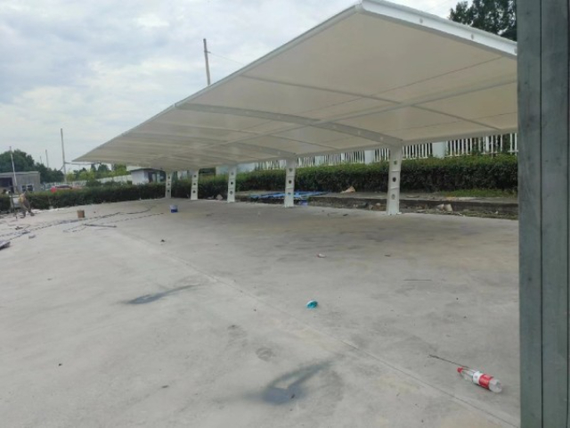 湖州加厚膜汽車棚施工 寧波逸晨膜結(jié)構(gòu)工程供應(yīng)