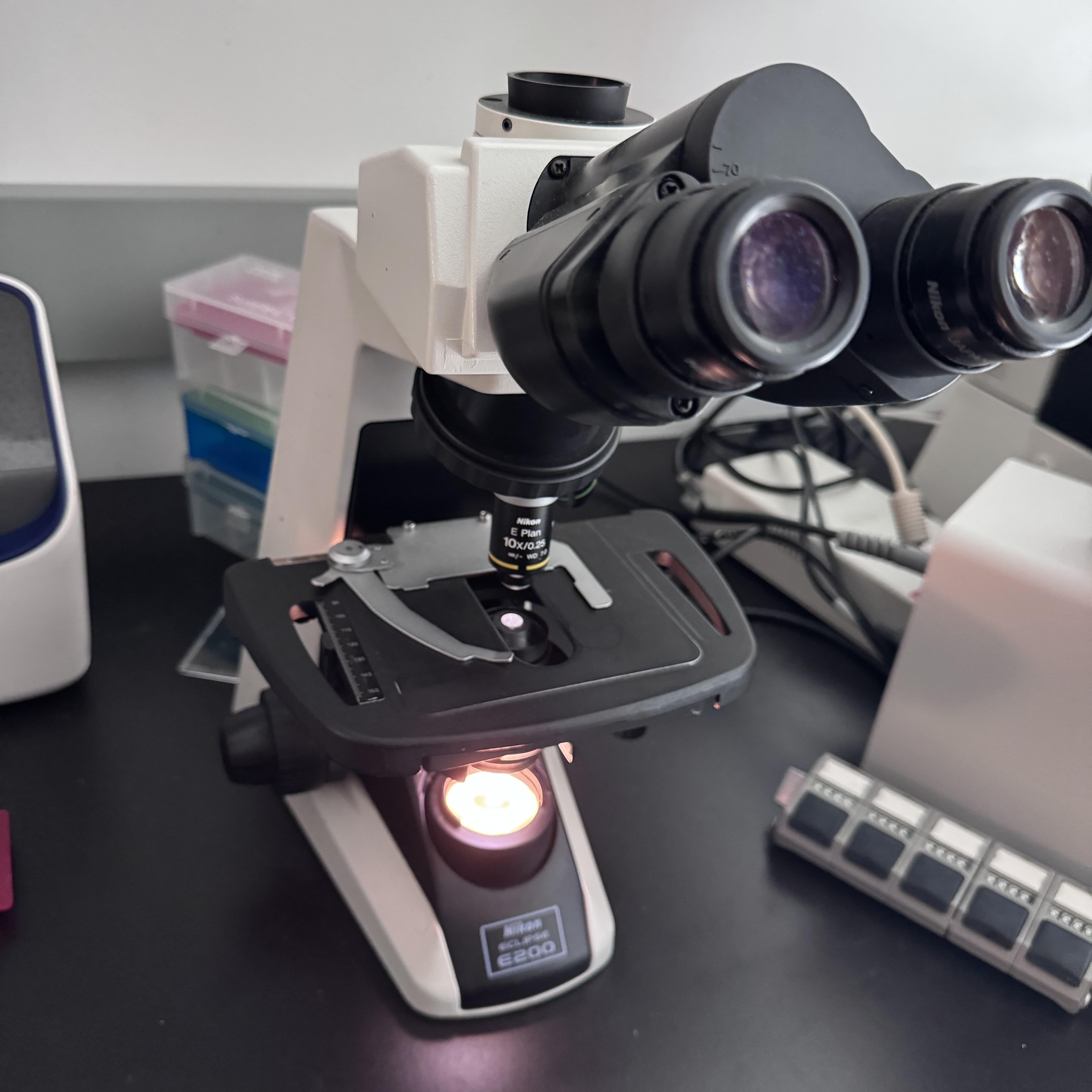 Nikon Eclipse E200 microscope with 3x objective lens