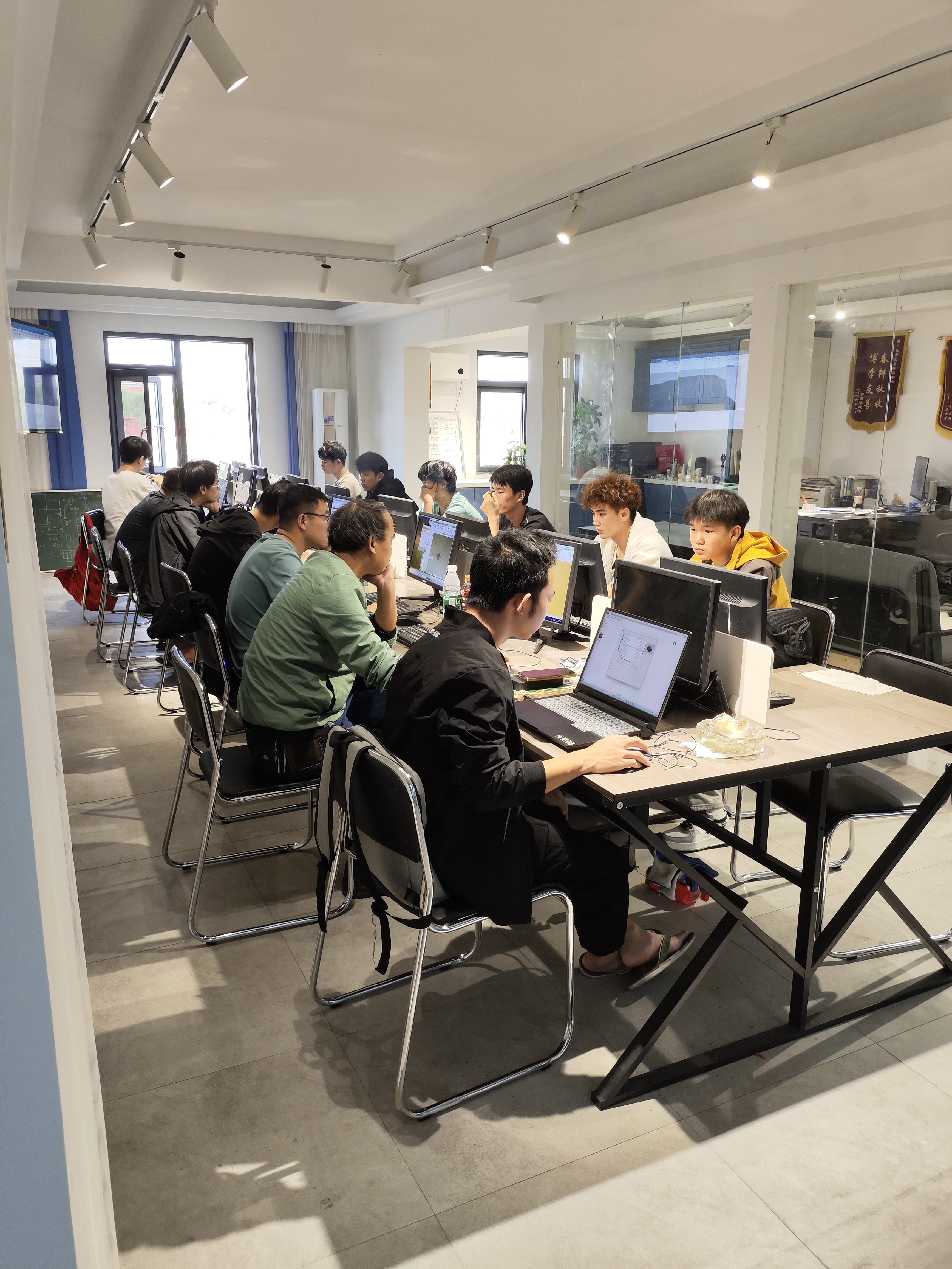 宁波数控编程培训：制造业转型升级下的技能孵化新路径