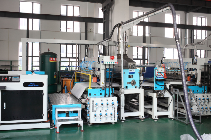 福州多功能過濾用撒碳噴涂復(fù)合機(jī)哪家好 貼心服務(wù) 廣東恒輝隆機(jī)械供應(yīng)