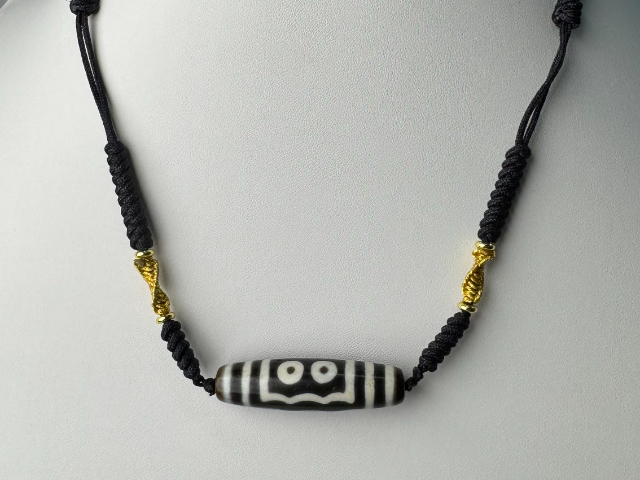 山東創(chuàng)意地覺(jué)醒五眼天珠價(jià)格走勢(shì) 貼心服務(wù) 肥城地覺(jué)醒天珠珠寶供應(yīng)