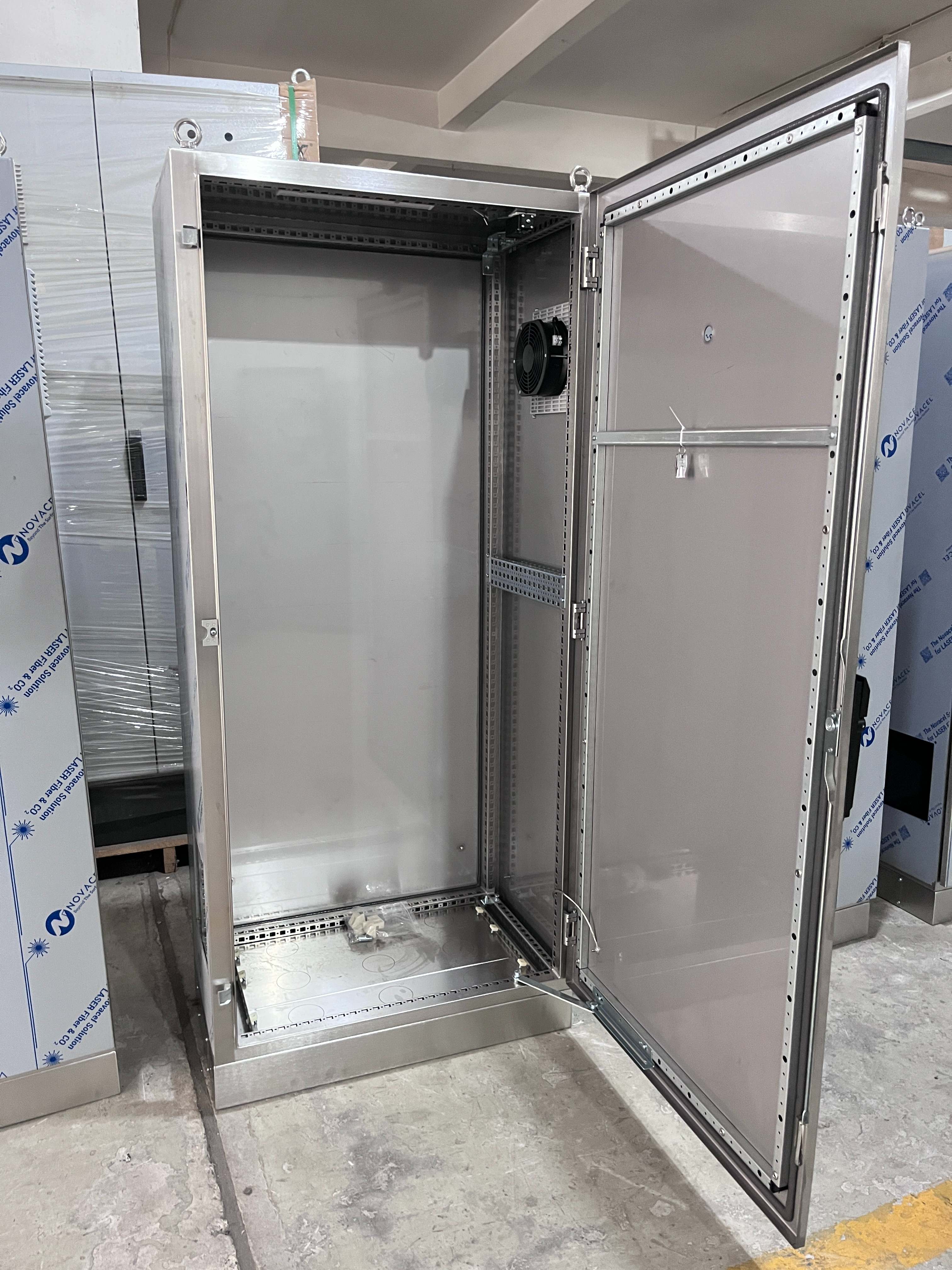 以欣不锈钢PLC控制柜的特点有哪些？