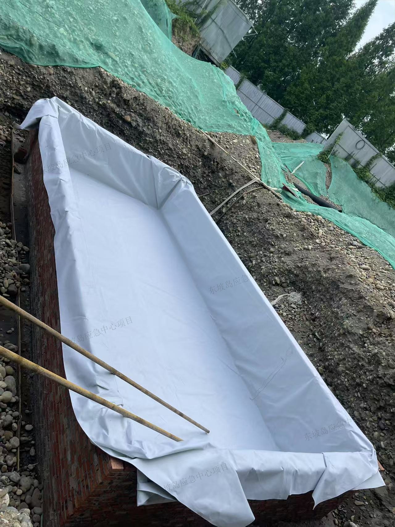 東坡島應(yīng)急中心項目兩布一膜