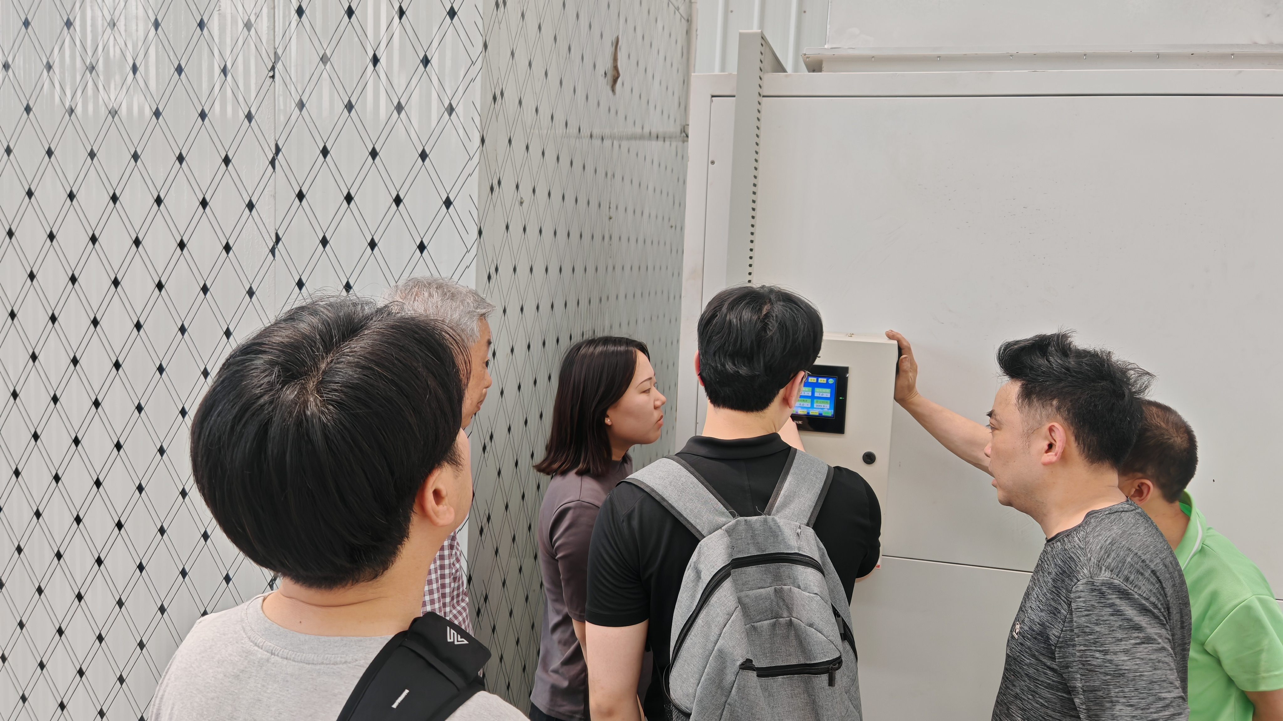 韓國(guó)客戶(hù)實(shí)地驗(yàn)廠(chǎng)后做辣椒烘干實(shí)驗(yàn)