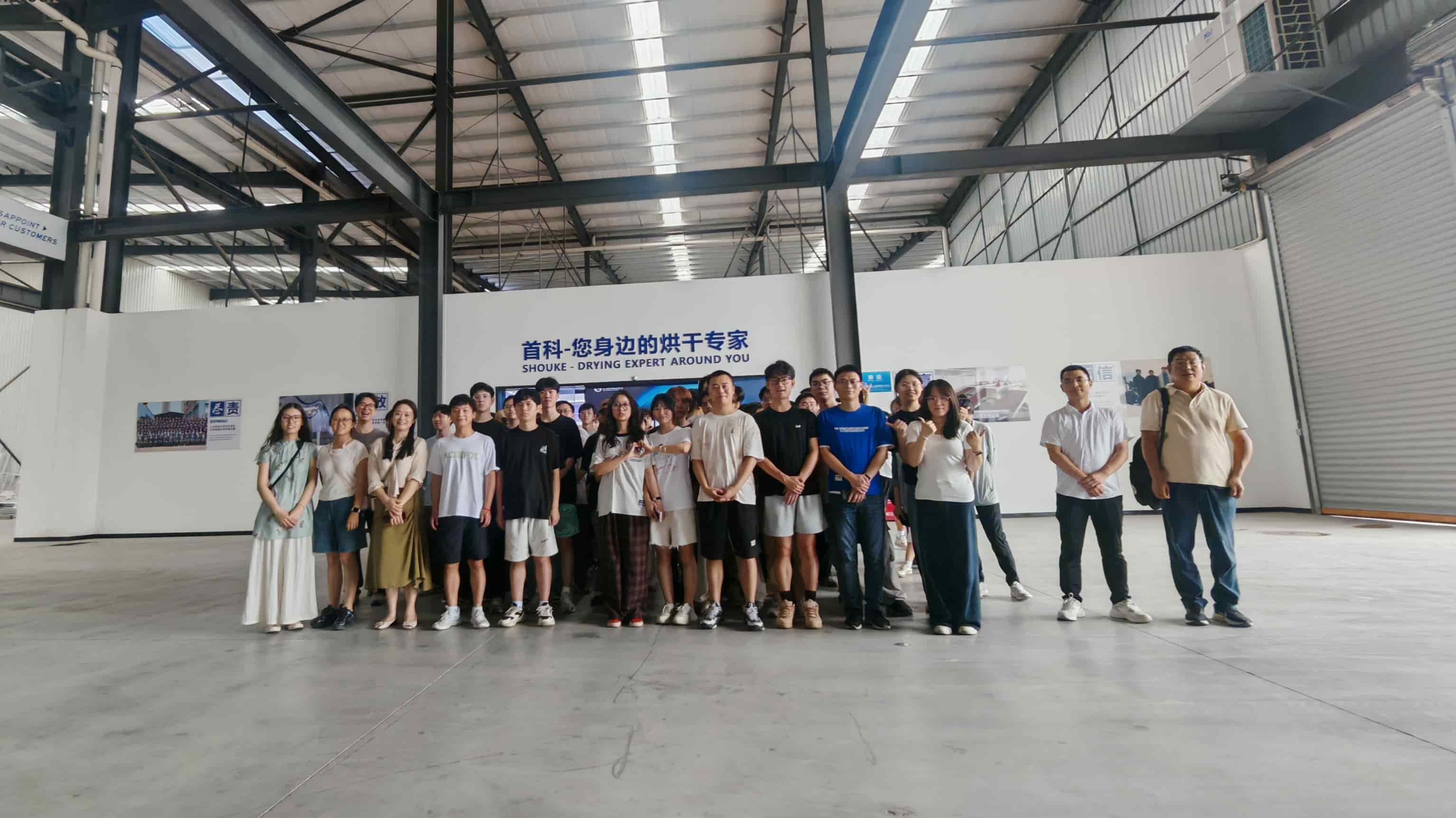 西南石油大學(xué)機(jī)電工程學(xué)院學(xué)生來(lái)南充首創(chuàng)科技實(shí)習(xí)