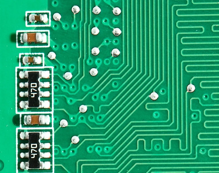 電子設(shè)備制造中的電路板布線設(shè)計(jì)與激光焊錫