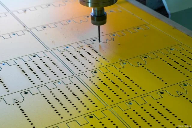 PCB電路板激光鉆孔與機械鉆孔的工藝對比