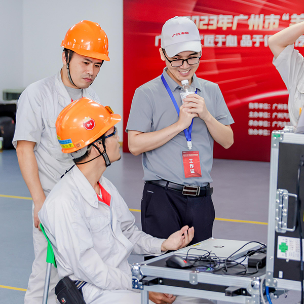 龙丰培训在某汽车企业_龙丰自动化培训学校