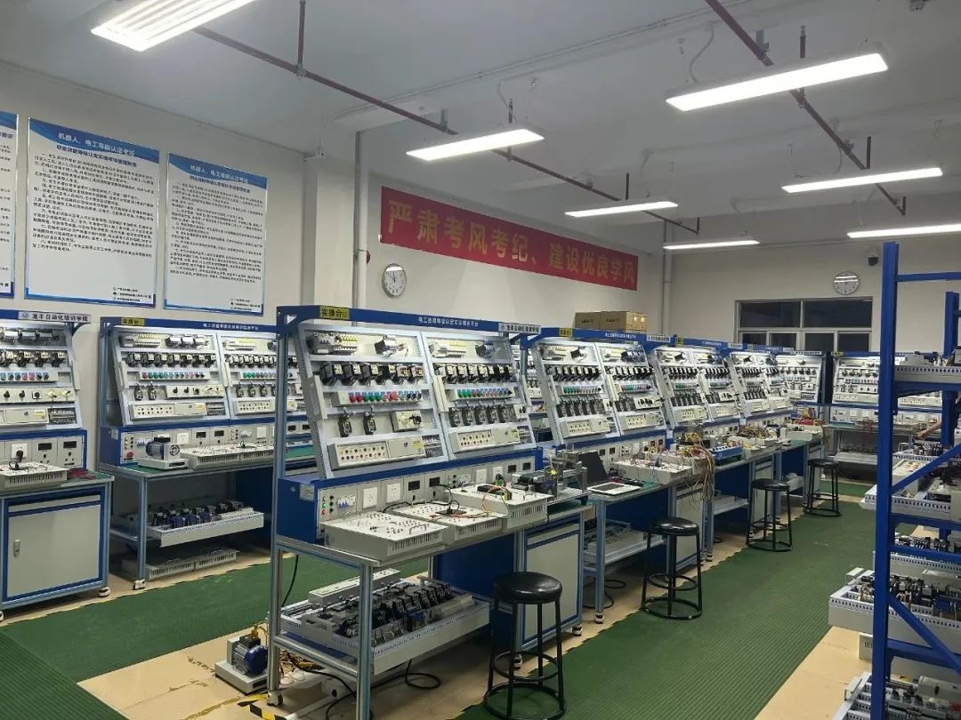 龙丰高级电工技能等级证,来龙丰自动化培训学校报名,通过率高,现在报名,10月考