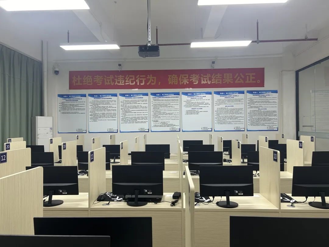 龙丰高级电工技能等级证,来龙丰自动化培训学校报名,通过率高,现在报名,10月考