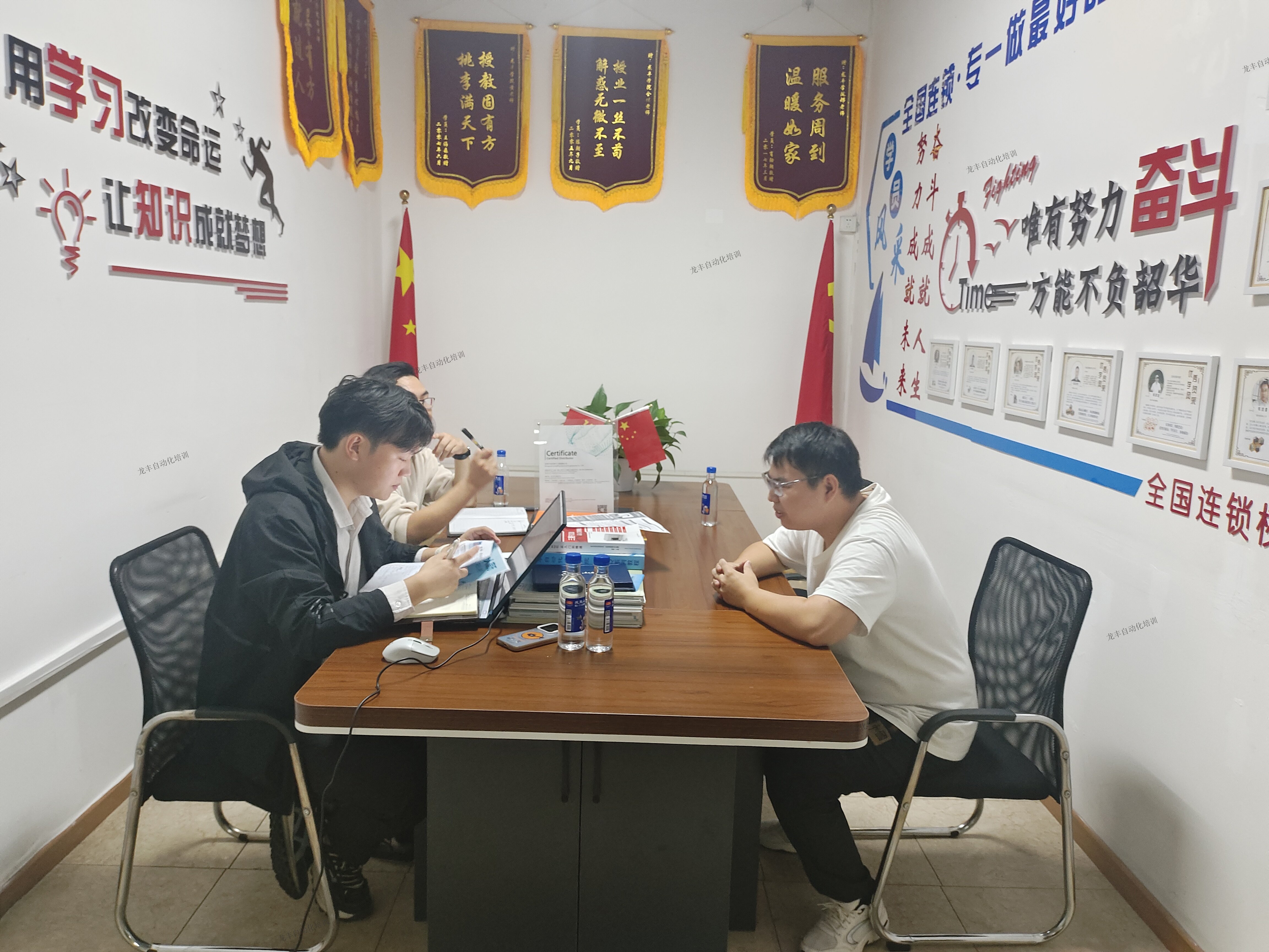 企业到龙丰自动化培训校区直招面试