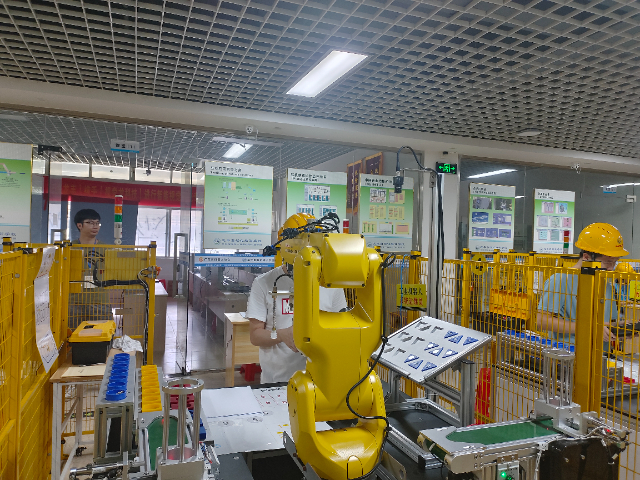 茂名哪里有工業(yè)機(jī)器人培訓(xùn)中心 值得信賴 龍豐自動(dòng)化培訓(xùn)學(xué)校供應(yīng)