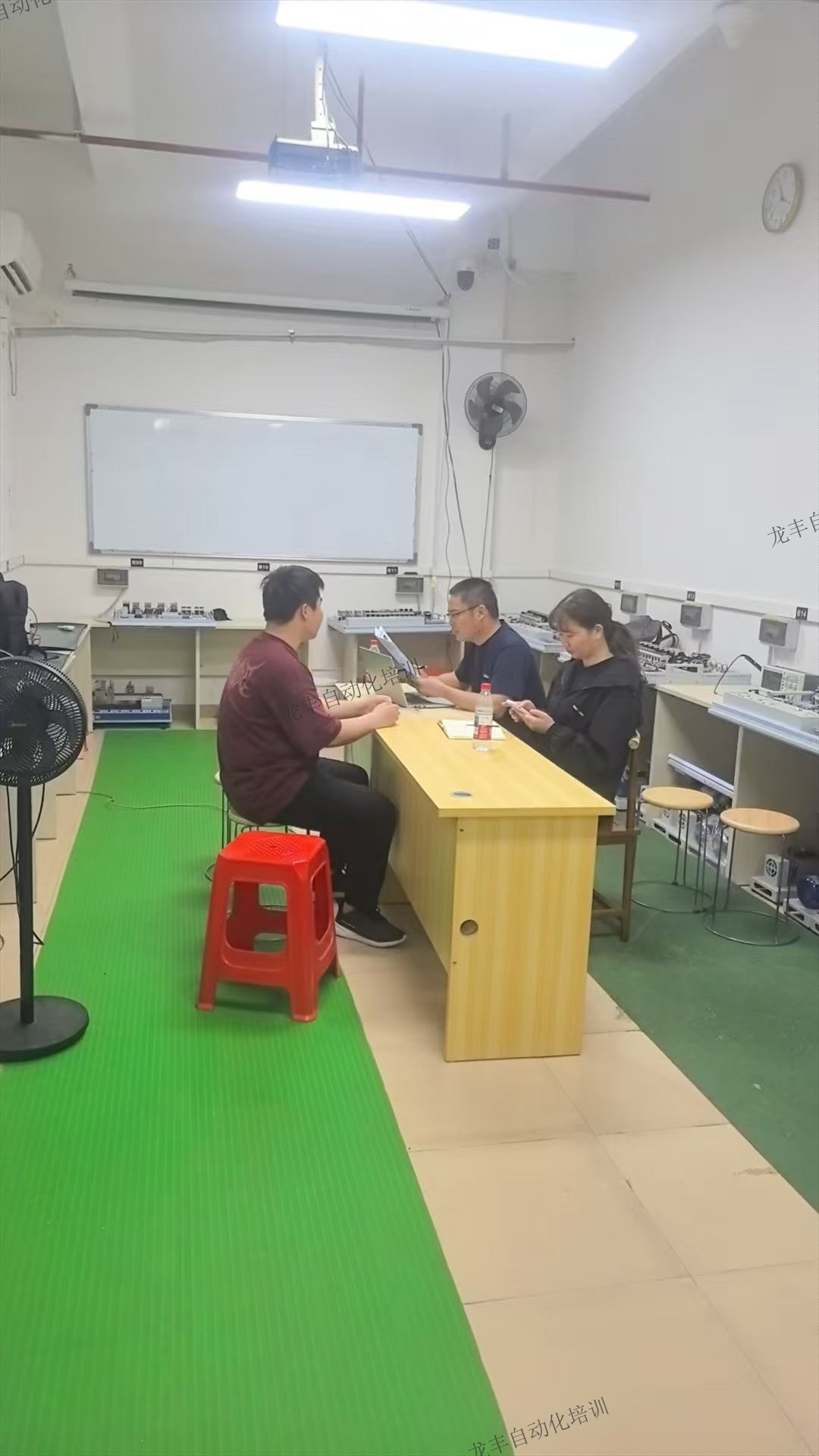 龍豐自動化培訓(xùn)學(xué)校對接企業(yè)到龍豐現(xiàn)場面試
